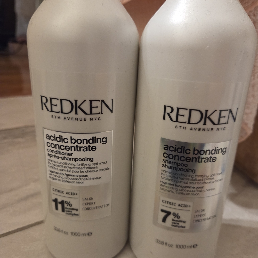 Redken Acidic Bonding Concentrate Shampoo and Conditioner Set